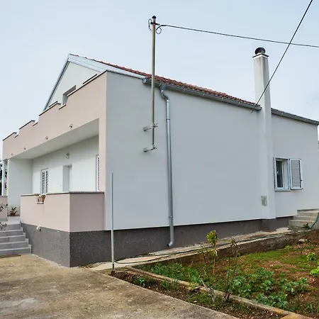 Apartman Vesna דירה פטרצ'אנה